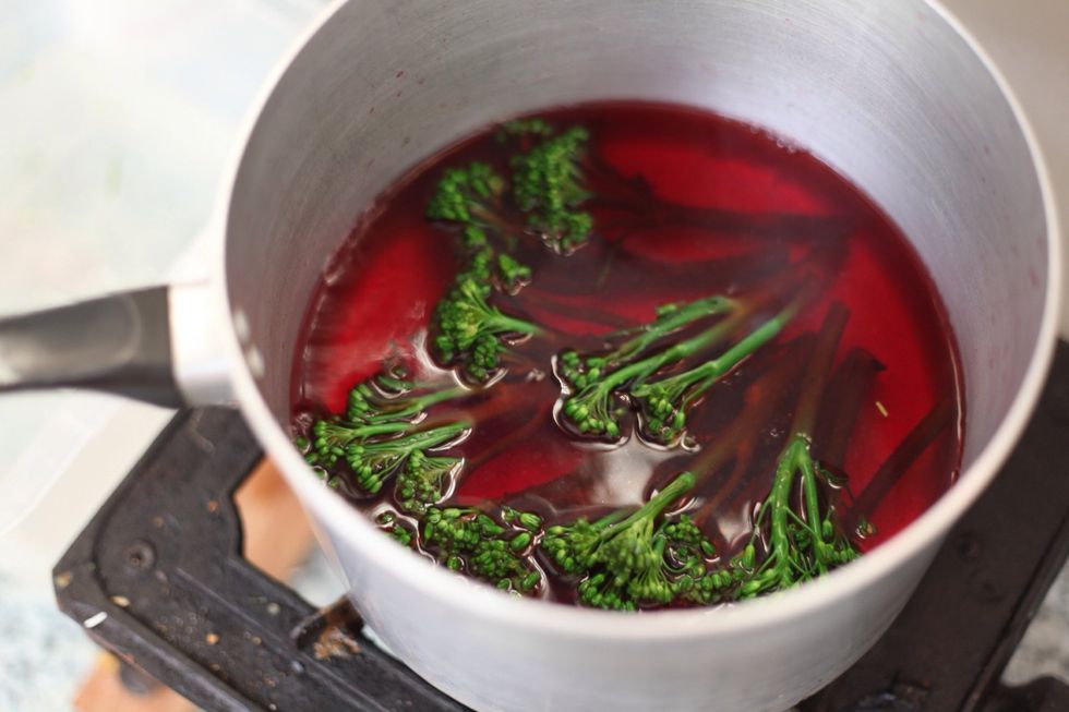 Boil all the veges at the same time for 2 minutes. We want crispy vegetables not flat and lifeless, dull veges. Quick boil = crispy veges.
