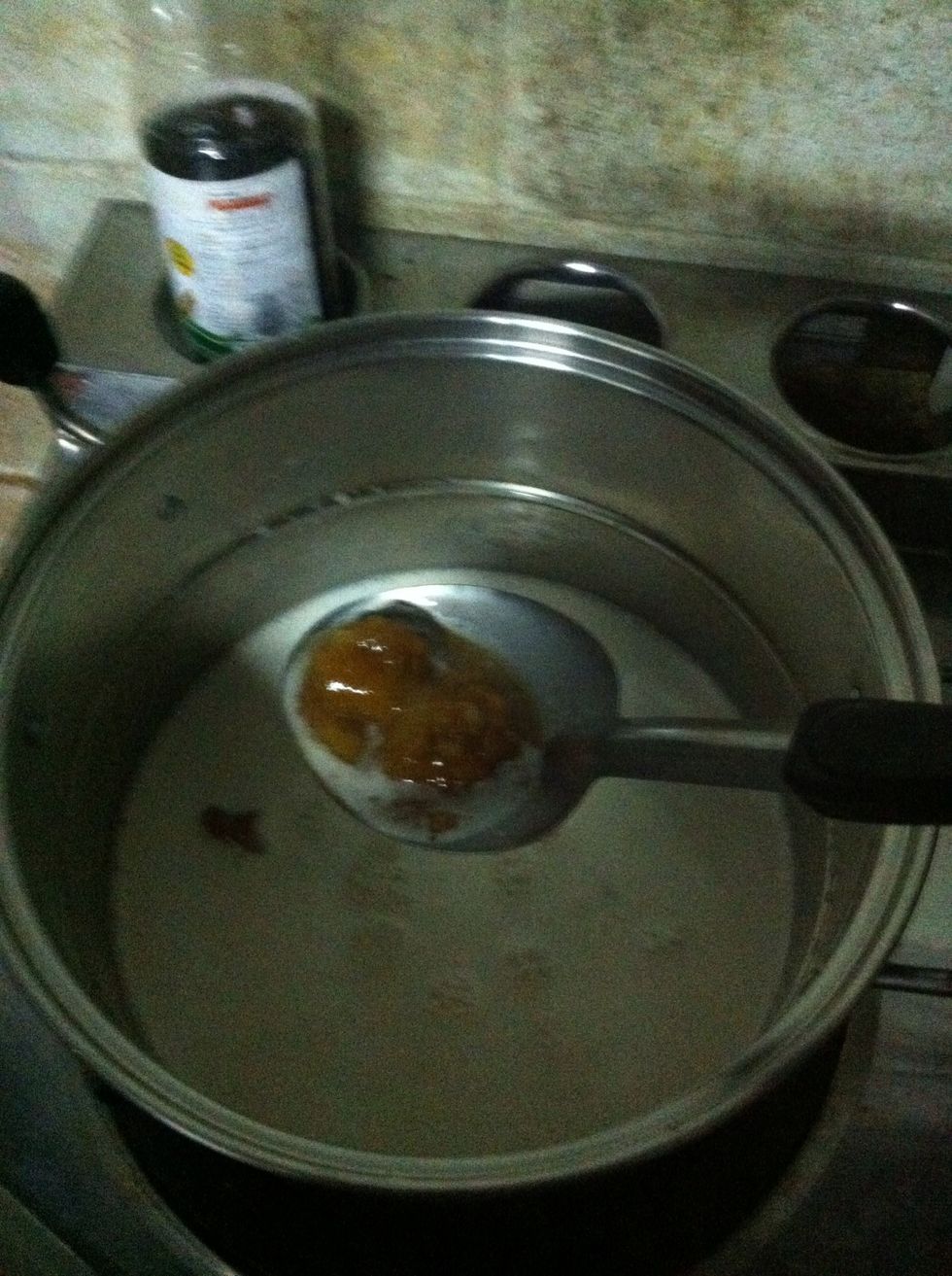 Boil coconut milk , sugar , palm sugar , salt and water. stirring constantly to prevent it from separating