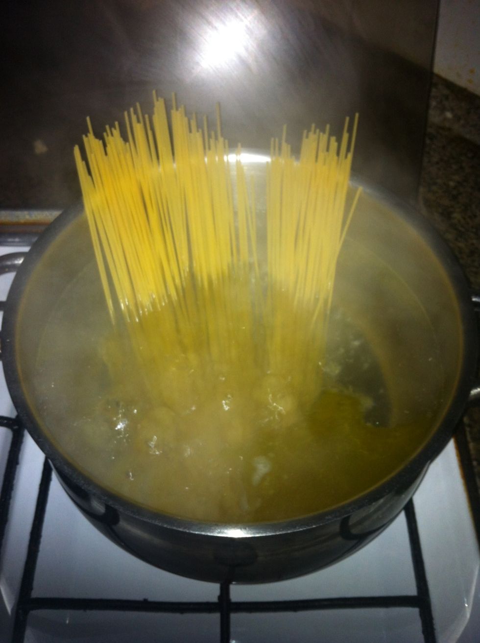 Boil the macaroni.for 10 min