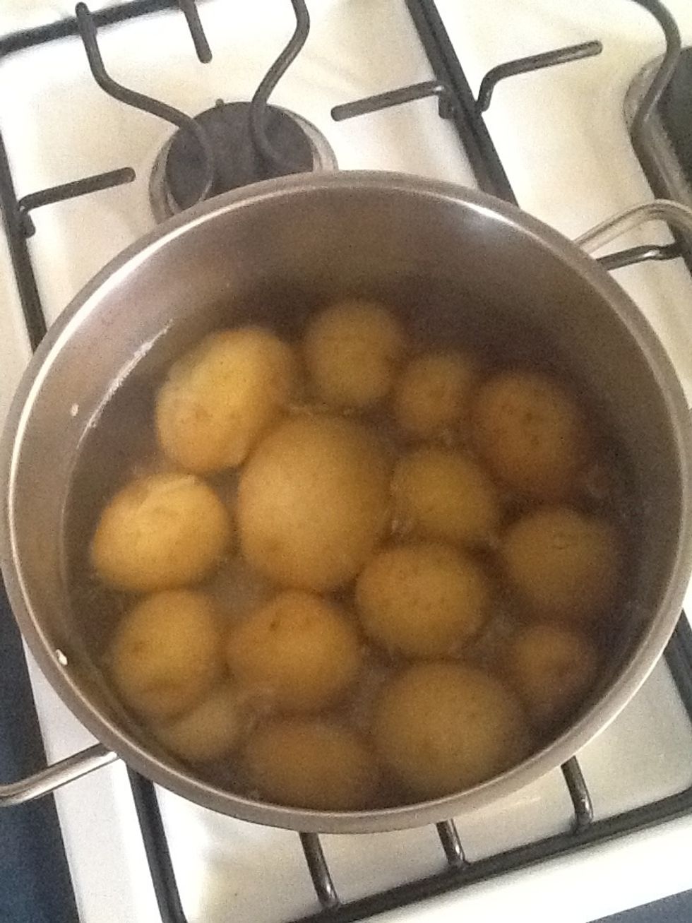 Boil the potatoes until they are cooked (in this case we will use 4)
