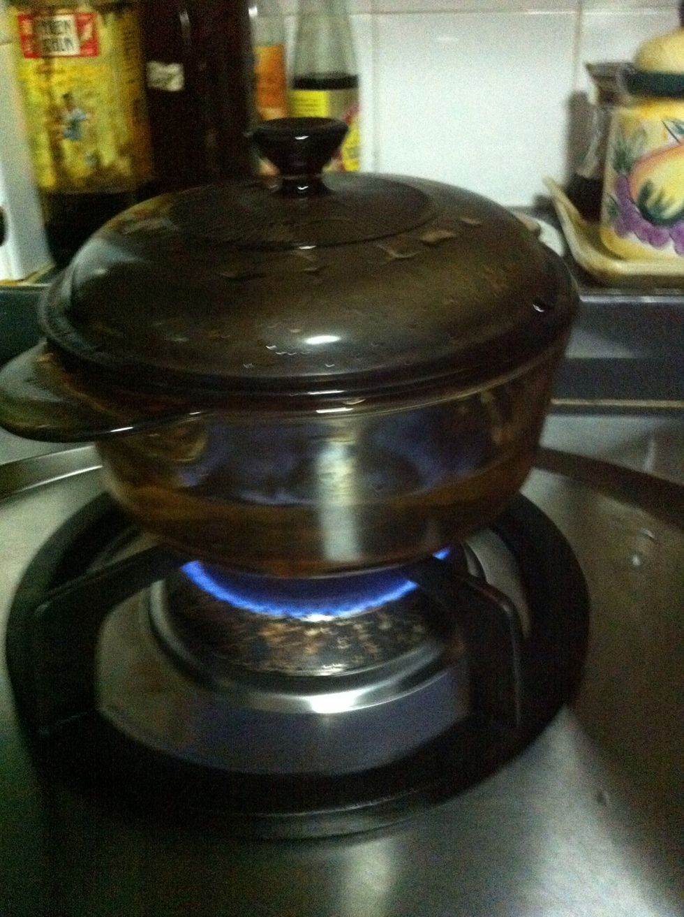 Boil the water.. Add in carrot and potatoes.. Once the water is boiling again, add in curry mix and simmer for abt 20 mins.