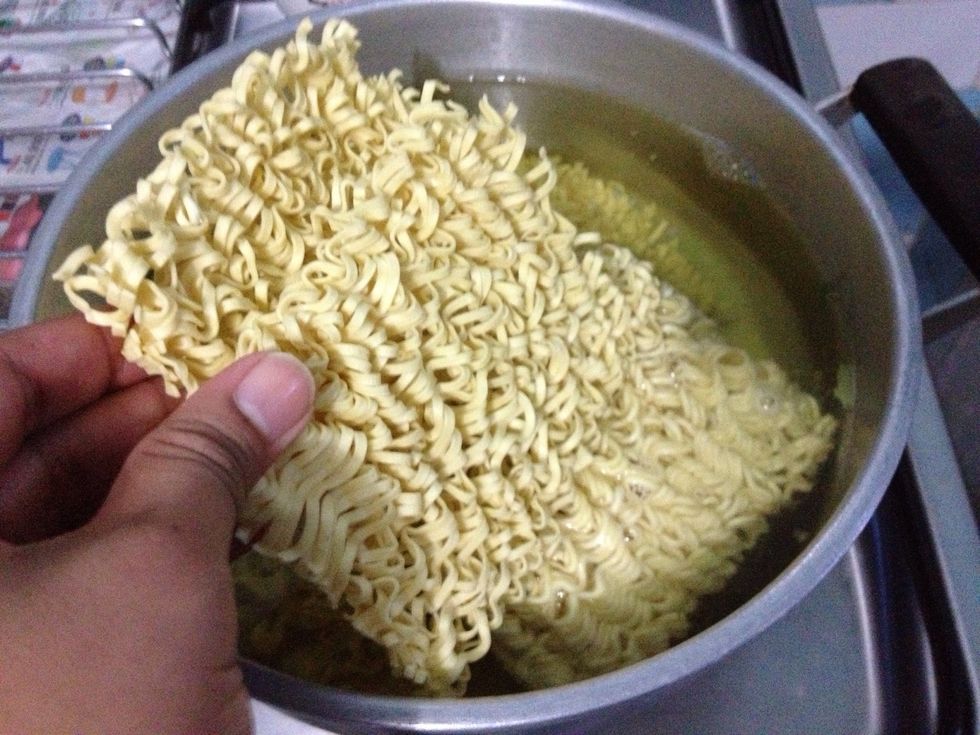 Boil the water (the one we used for blanching process) and cook the 500gr of dried egg-noodles until al dente (depends on your liking though)