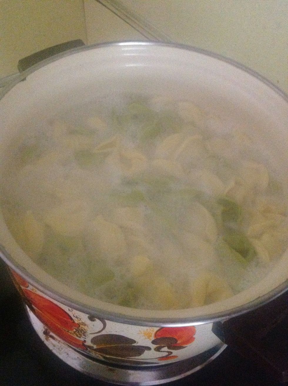 Boil tortellini 7-9 mins