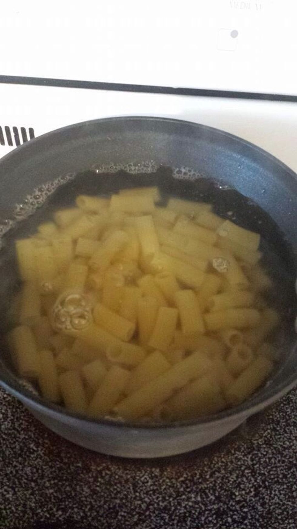 Boil water, add pasta, boil 7 minutes. Drain.