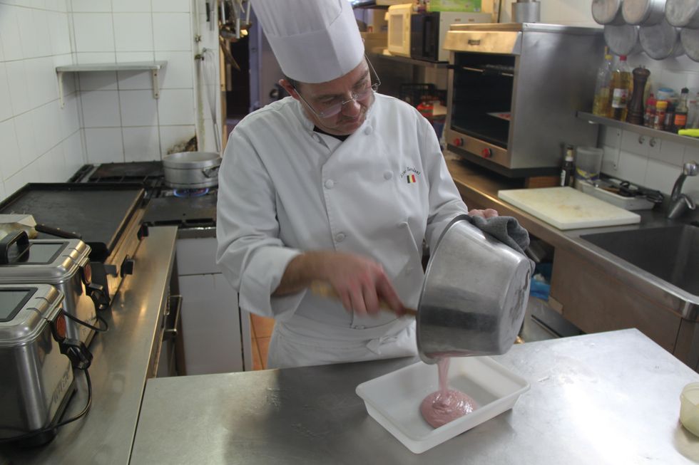 Book a bowl and chill in refrigerator about 30 minutes.