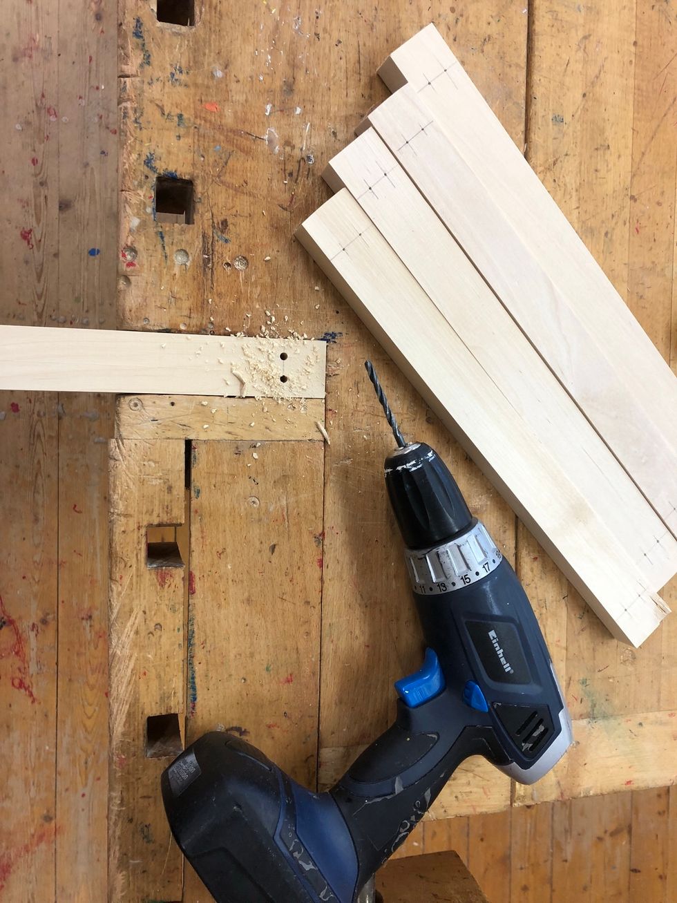 Borra h\u00e5l rakt igenom med borr Enligt ritningen