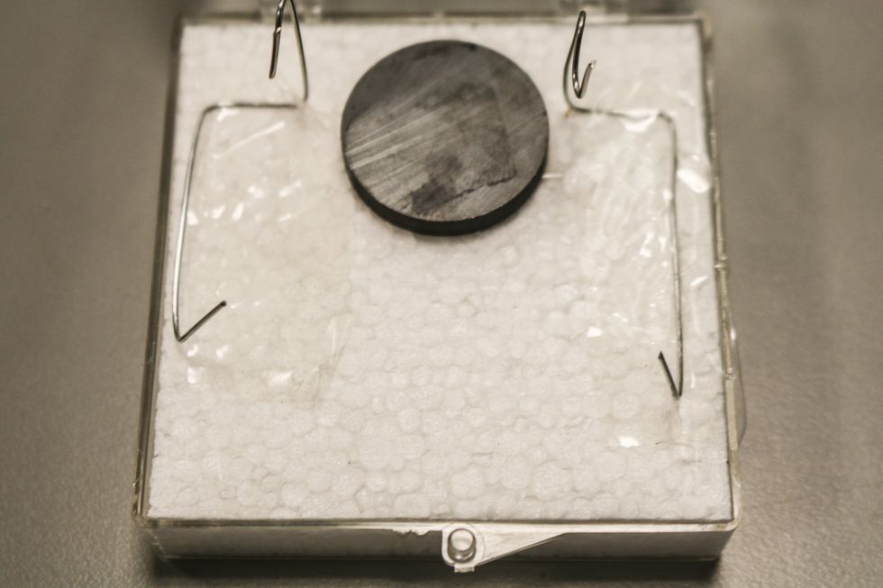 Both sides are bend up and you can see they are bent slightly in - so they press against the negative and positive ends of the battery.