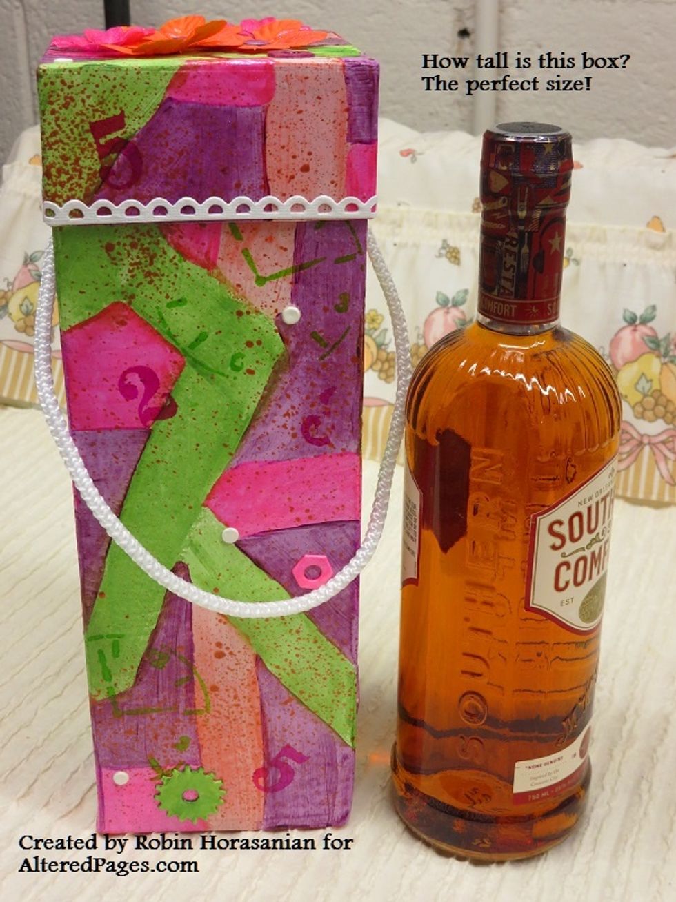 Bottle used as reference to show the size of the box. ;-)