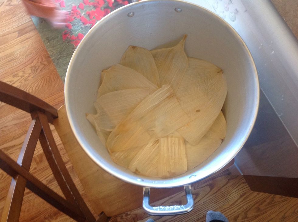 Bottom should look like this to keep boiling water from hitting the tamales in their sauna.... (0;