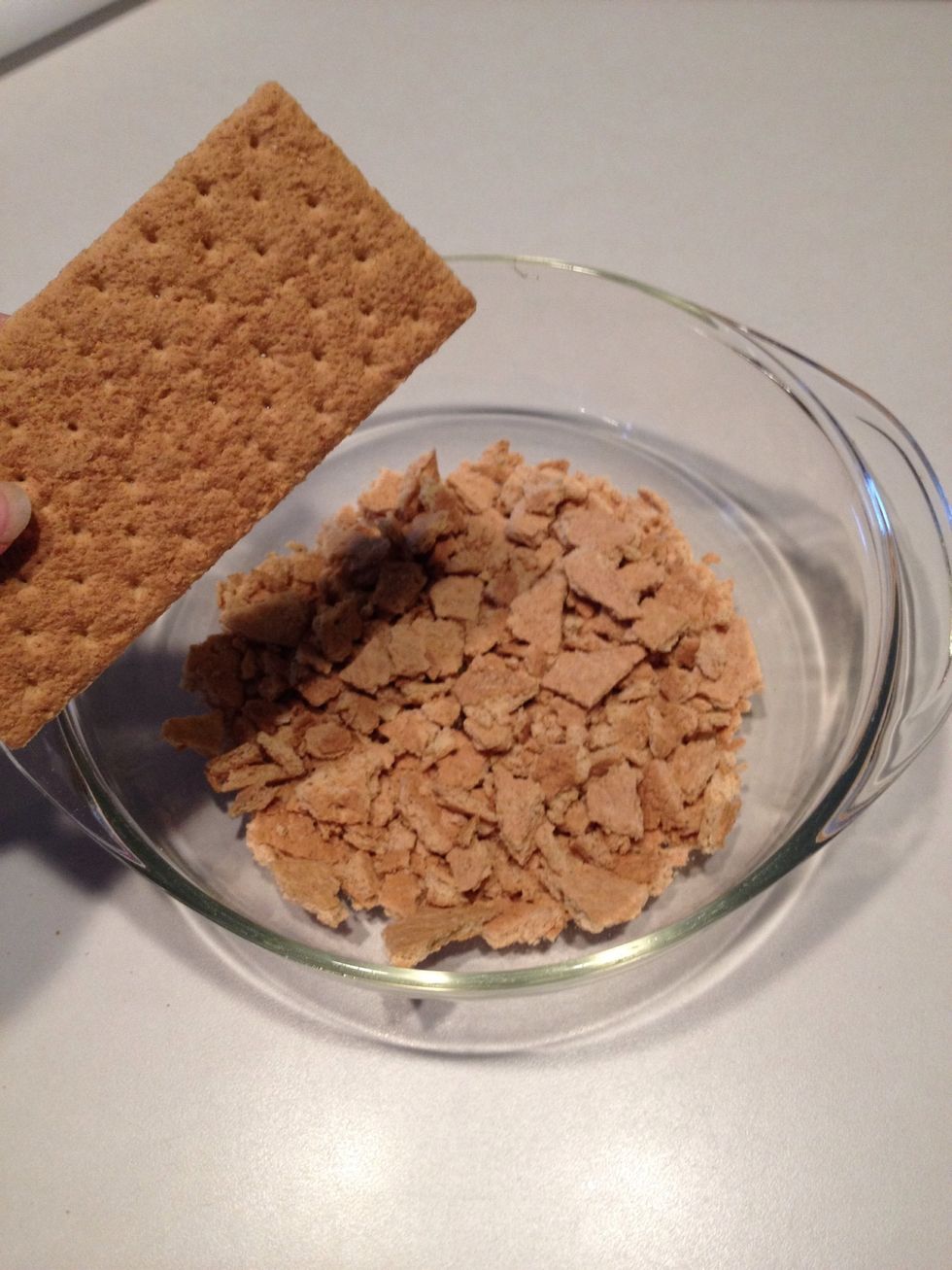 Break 5 graham crackers into a round bowl or square casserole dish.