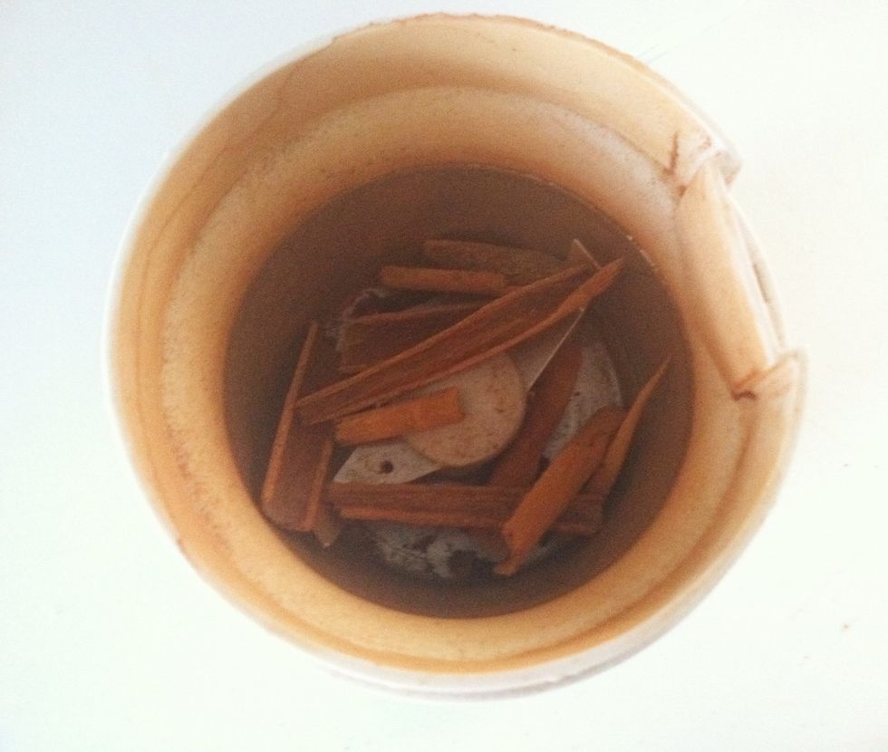 Break canela into smaller pieces and add to cloves