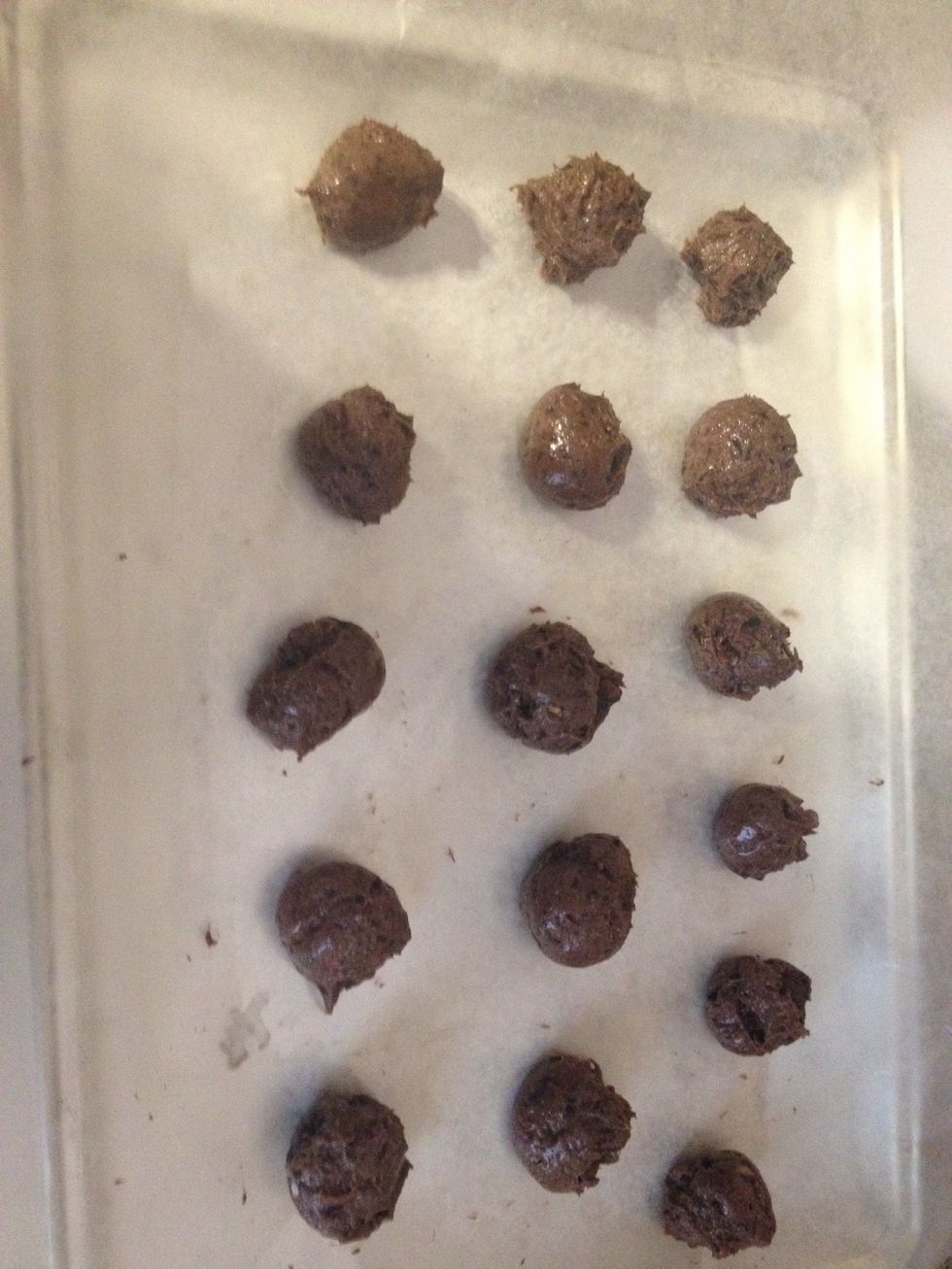 Break into pieces and roll into balls. Place in fridge for 15 mins