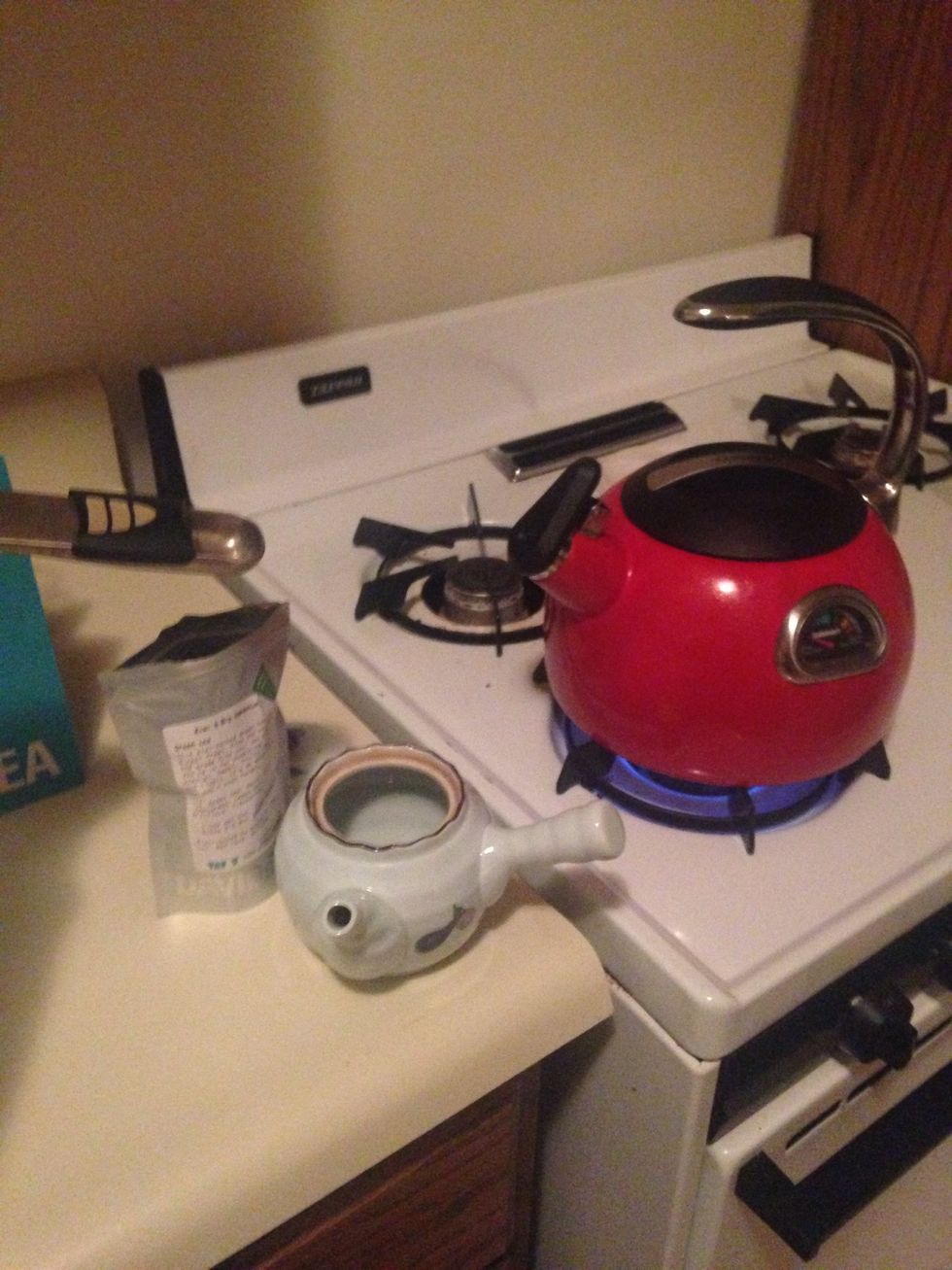 Brew two teaspoons Kiwi's Big Adventure Green Tea for 2-3 minutes in 180F water