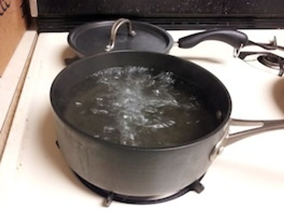 Bring a large pot of salted water to a boil. Add the linguine and cook until al dente.