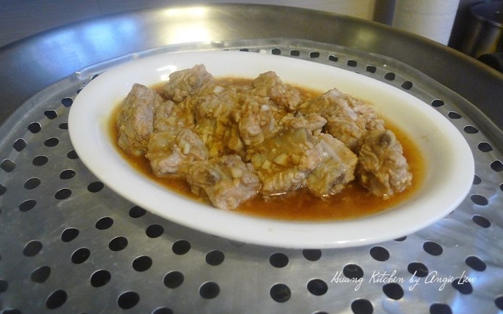 Bring some water to a simmer in a wok with a steaming rack set at bottom and place the plate of pork ribs into the steamer. Cover and steam for about 10 minutes, or until the ribs are cooked through.