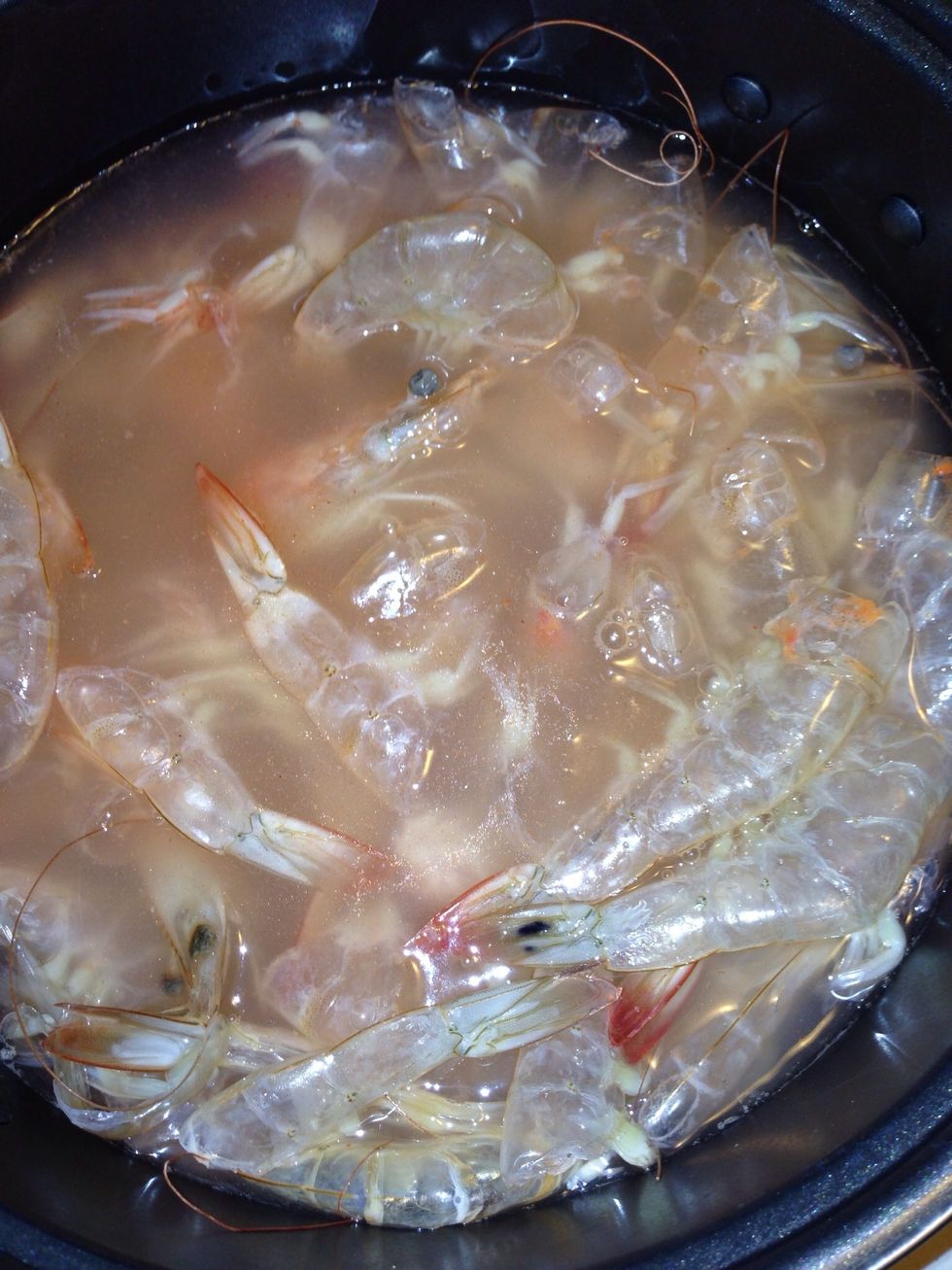Bring the heads and shells to a boil. Add Salt to the water.