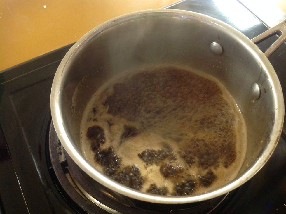 Bring the sauce on the heat to a boil.