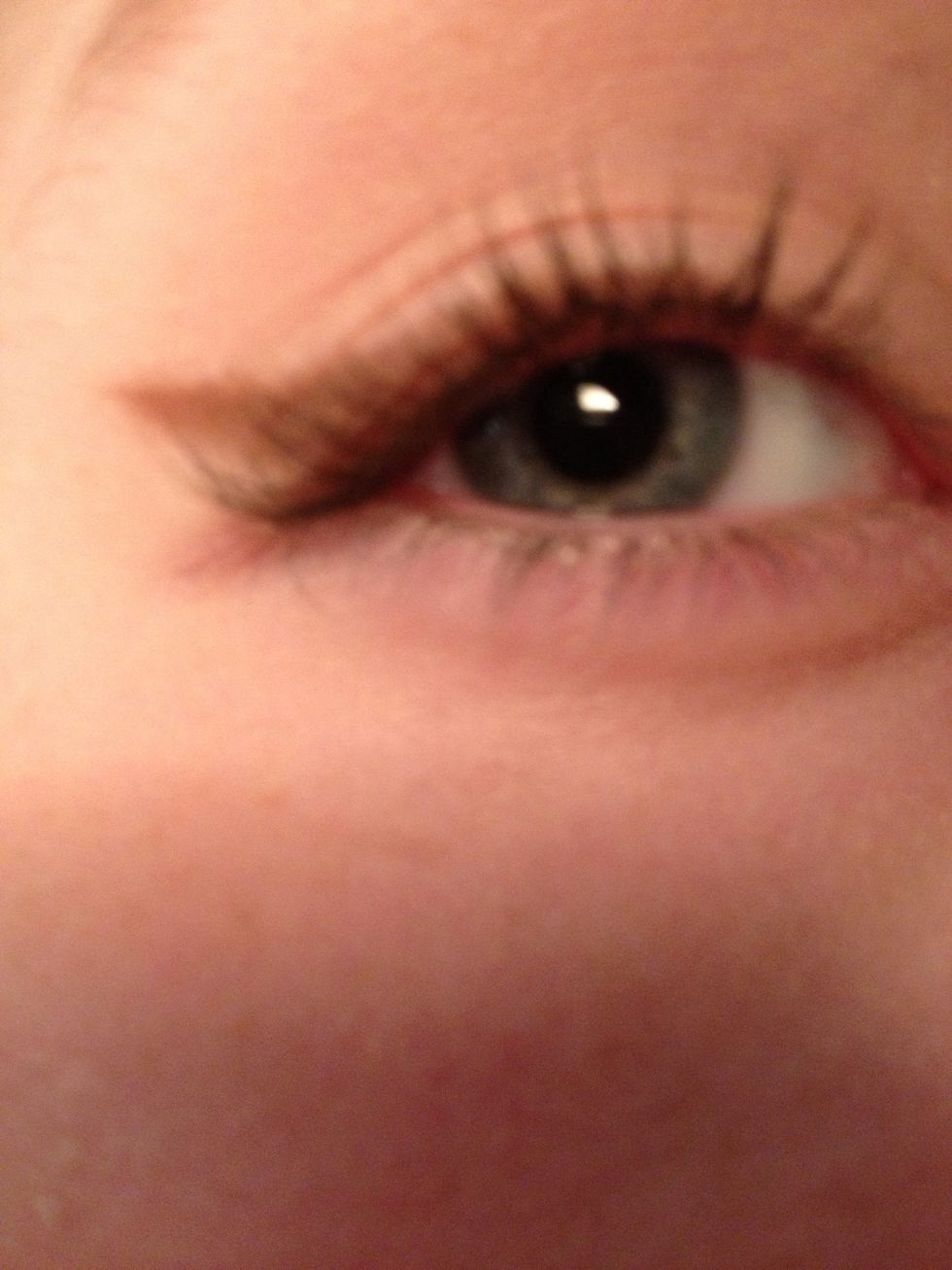 Bring the shadow back from the tip of the flick, to your lashline to create a wing b