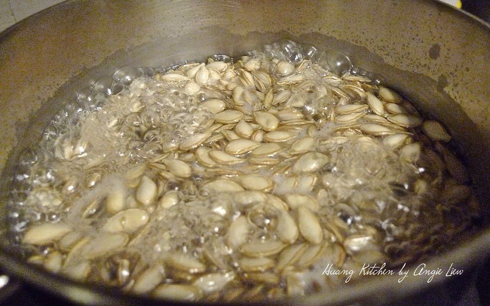 Bring to a boil on medium high heat. Then simmer for 20 minutes on low heat.