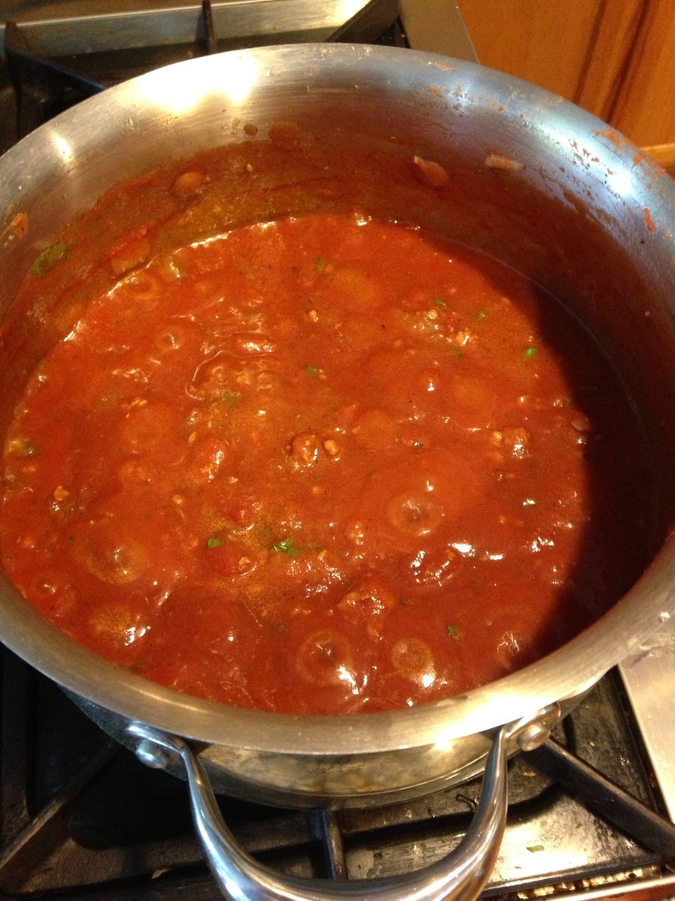 Bring to a rolling boil, then allow to simmer for 40 min. Serve immediately!