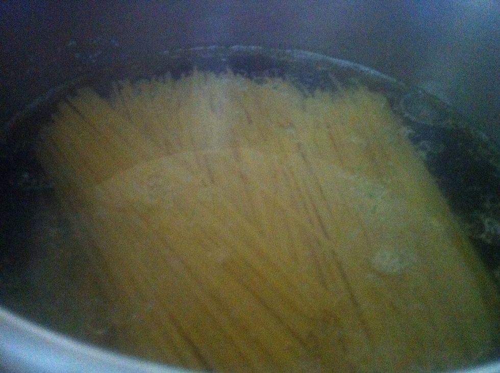 Bring water to boiling and add a little bit of garlic salt and olive oil, over a medium heat till spaghetti is cooked.
