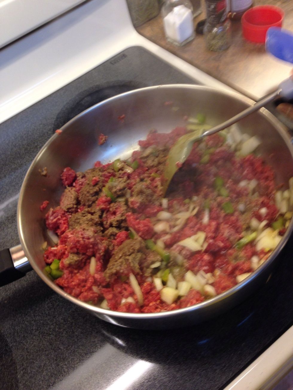 Brown ground beef with desired amount of seasonings (I use seasoned salt & pepper), celery, onion & green pepper.