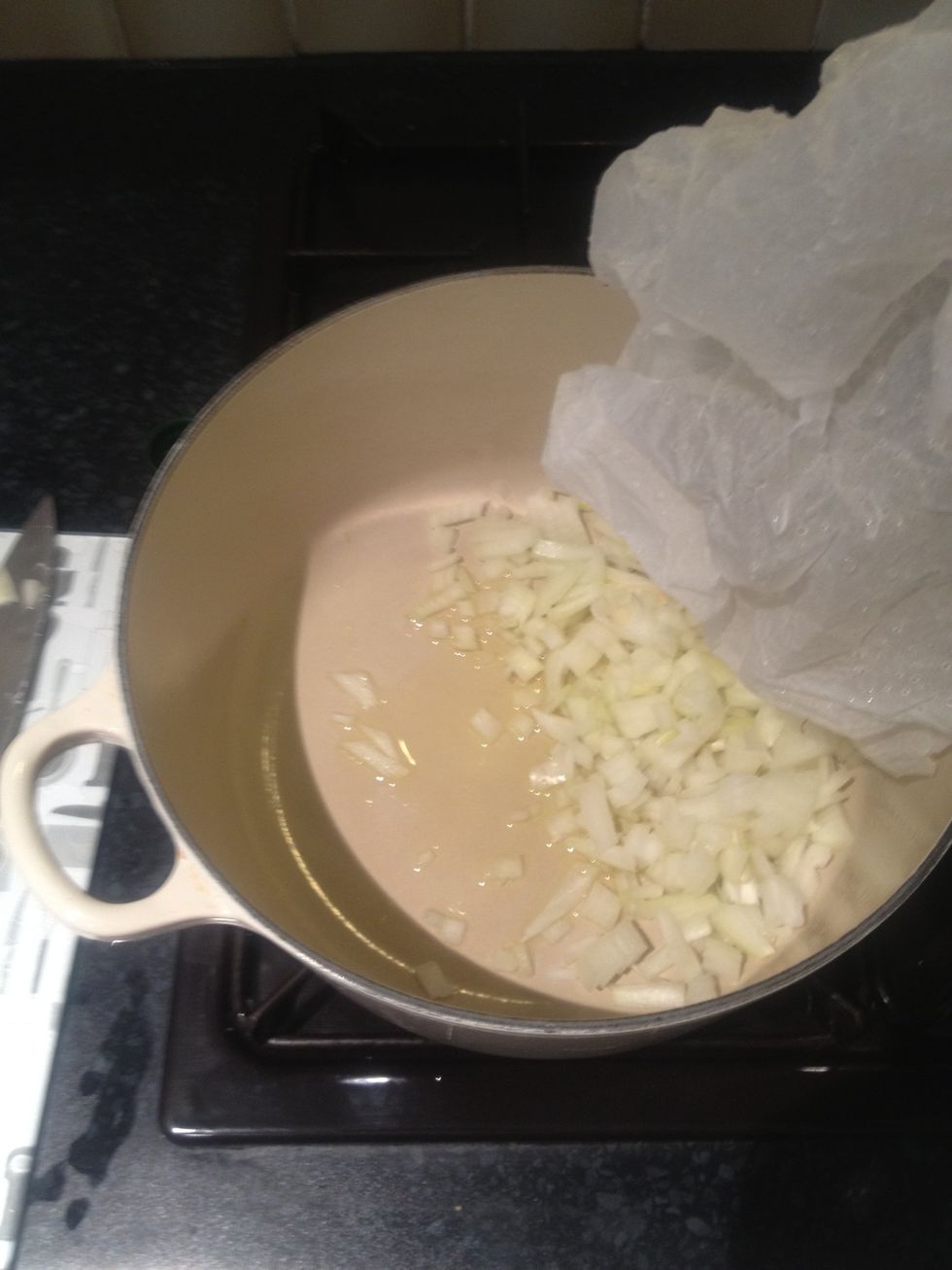 Brown the onions in the pan with dampened greaseproof paper (20 mins)