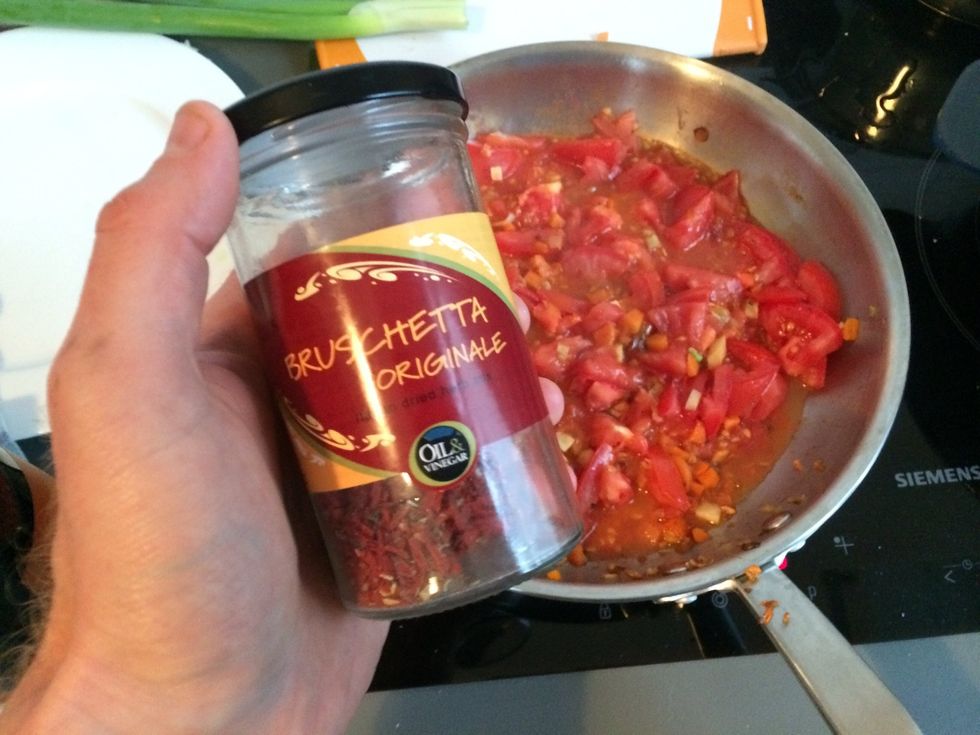 Bruschettagew\u00fcrz dazu 2-3 Essl\u00f6ffel