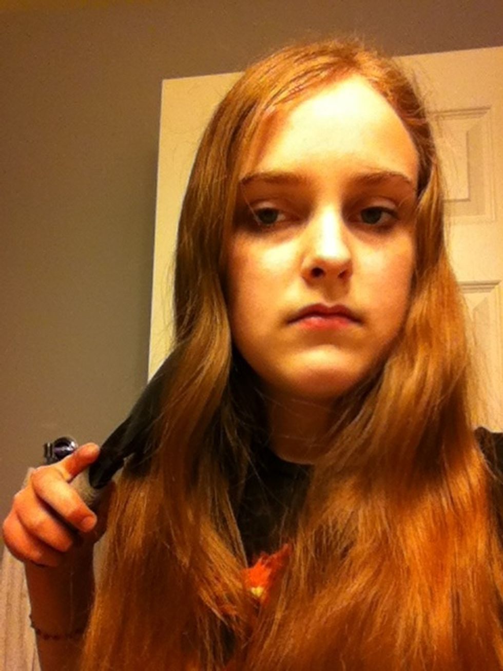 Brush out all tangles so your hair is smooth