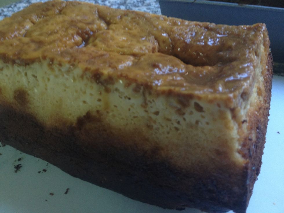 BTW Note that the cake and the flan changed position. This is because while baking, the cake contracts and the flan goes down 'cause it's liquid.