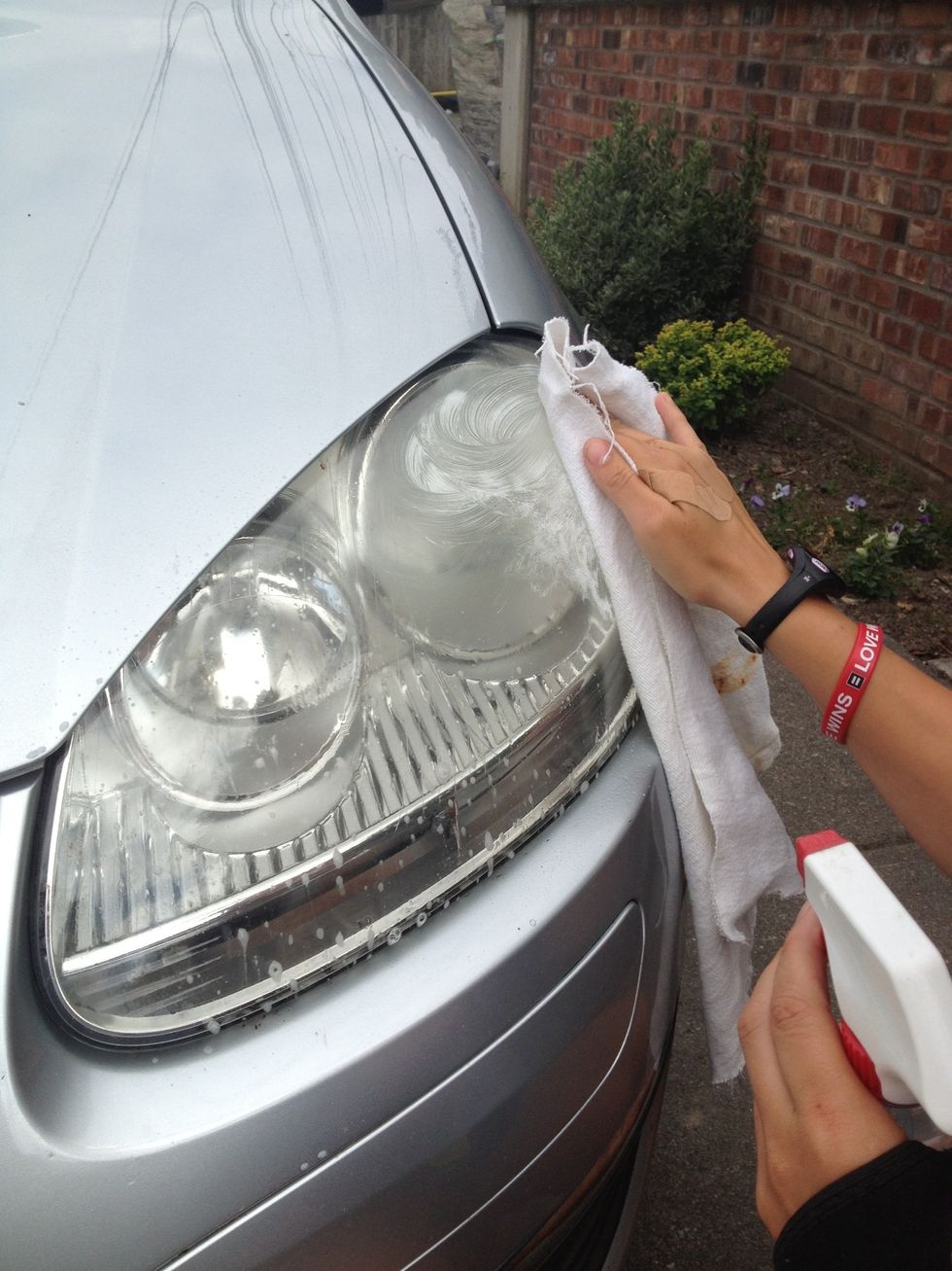 How to clean headlights B+C Guides