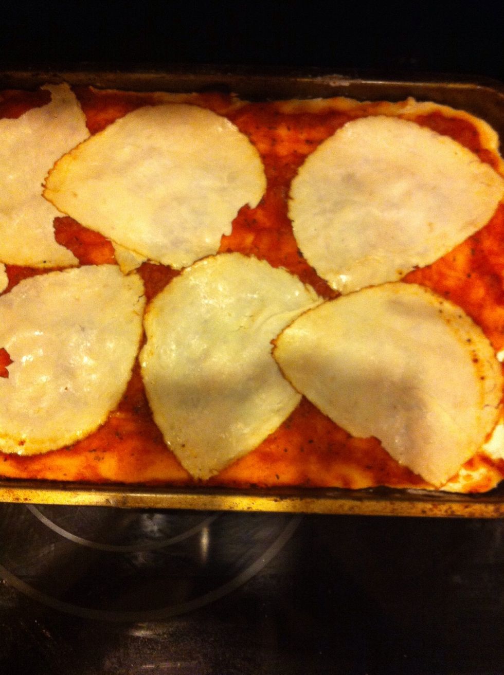 (Buffalo chicken and mozzarella cheese)