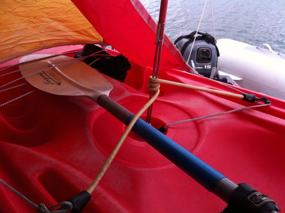 Bungee cord supports base of mast