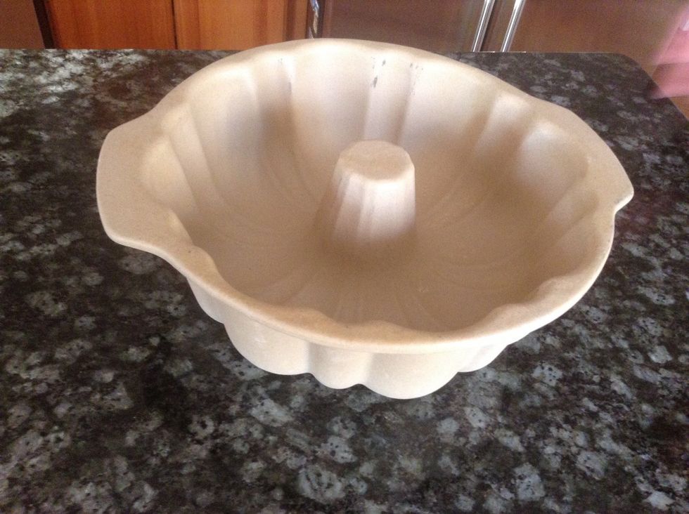 Bunt Pan. Used for making fancy cake. I can use a bunt pan to bake cake.