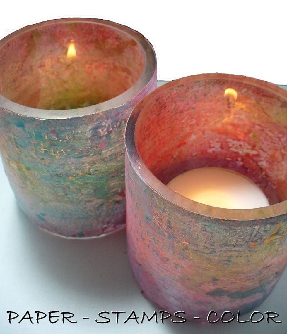 Burning tea lights add to the magic of the colors.