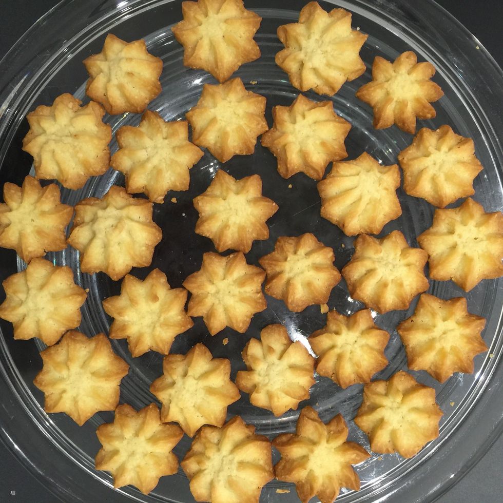 But I prefer the pastry bag. And baked in a preheated oven 180C. I like that the star has caramel edges.