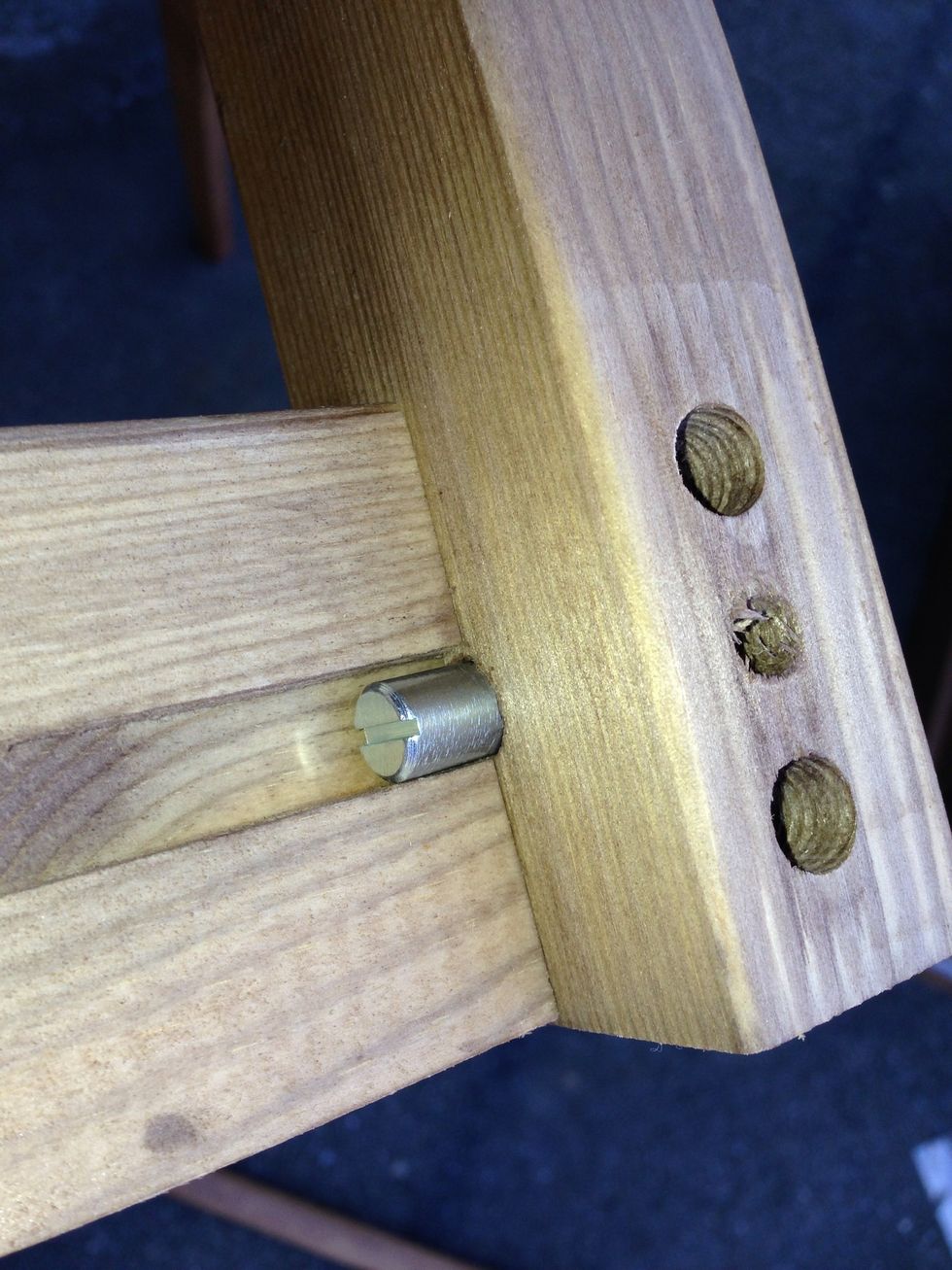 But this irritating piece is the frequent failure mode - doesn't fit well into their poorly drilled holes, and gets jammed halfway frequently, frustratingly