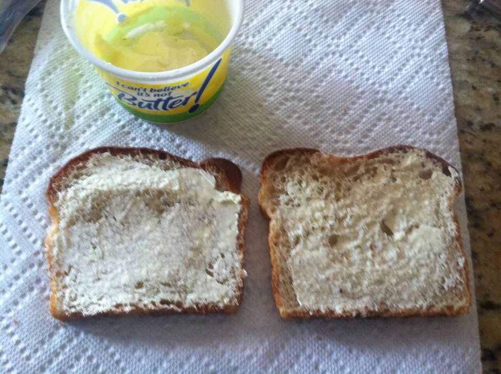 Butter 2 slices of bread