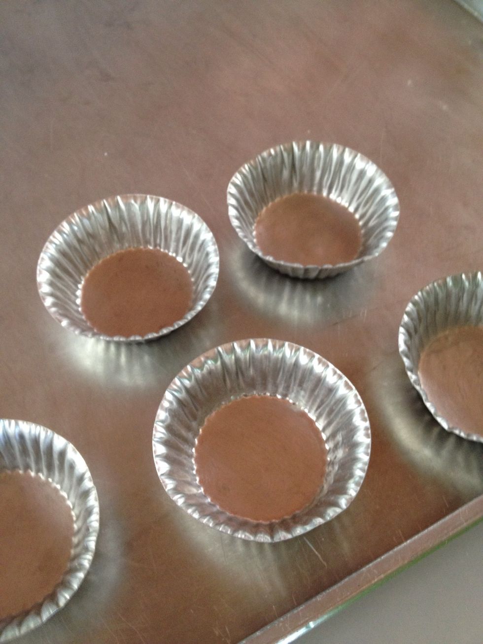 Butter the aluminium tart molds.
