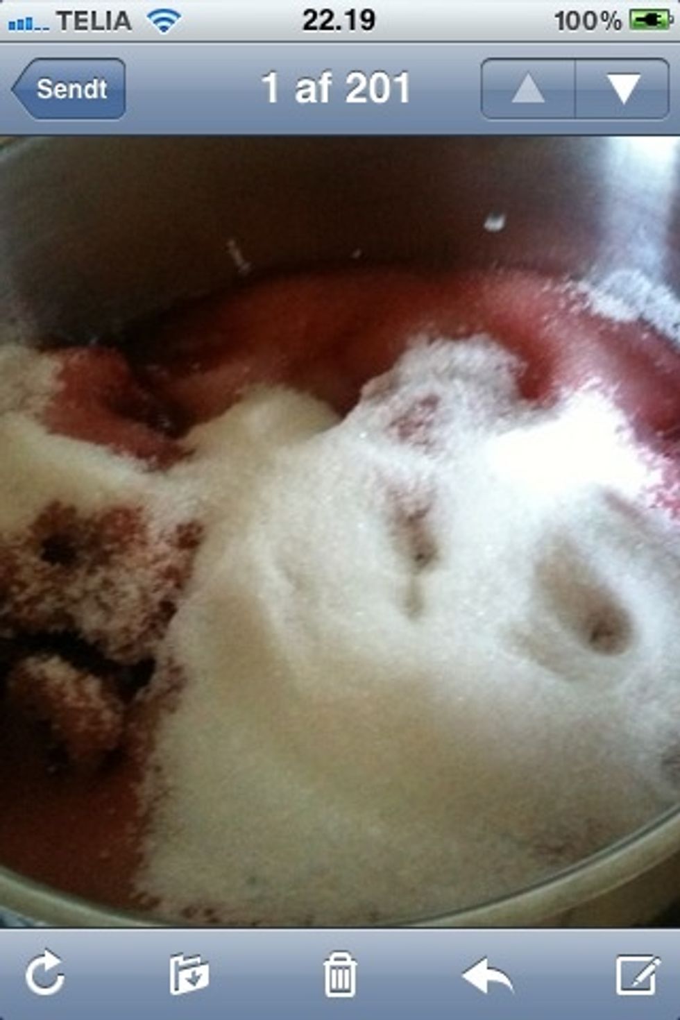 By now the sugar has  started to drain some juice from the strawberrys