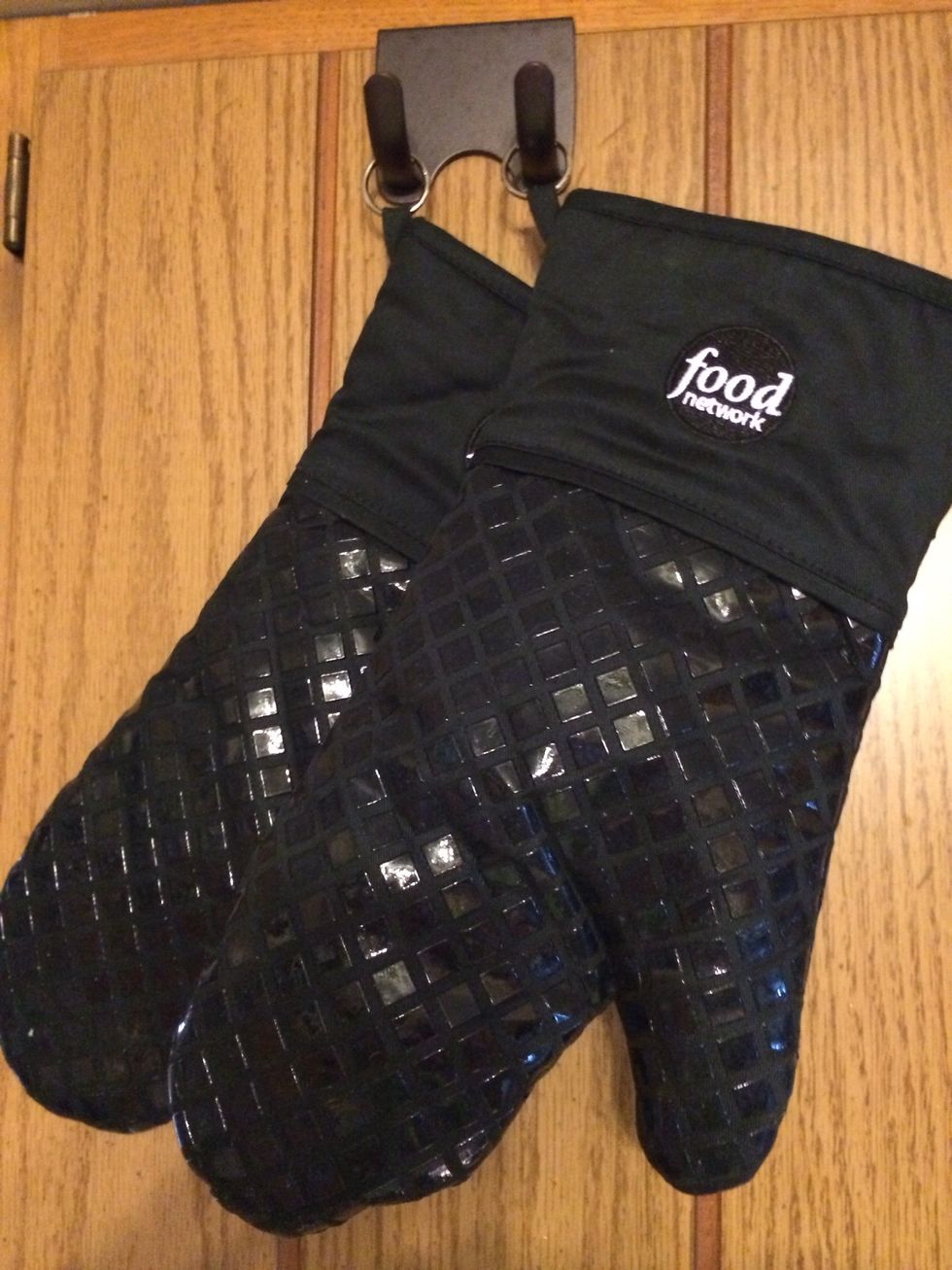 By the way check out my new oven mitts. They have these nice size rings attached for hanging.