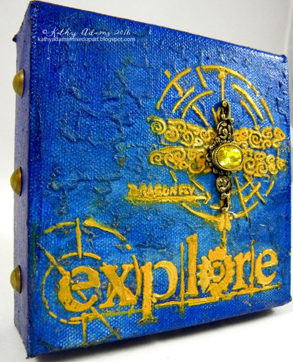 By using contrasting colors, I kept the project simple but get striking results. I kept wanting to add something, but I didn't need to! Try combining purples and yellows, or pinks and greens.