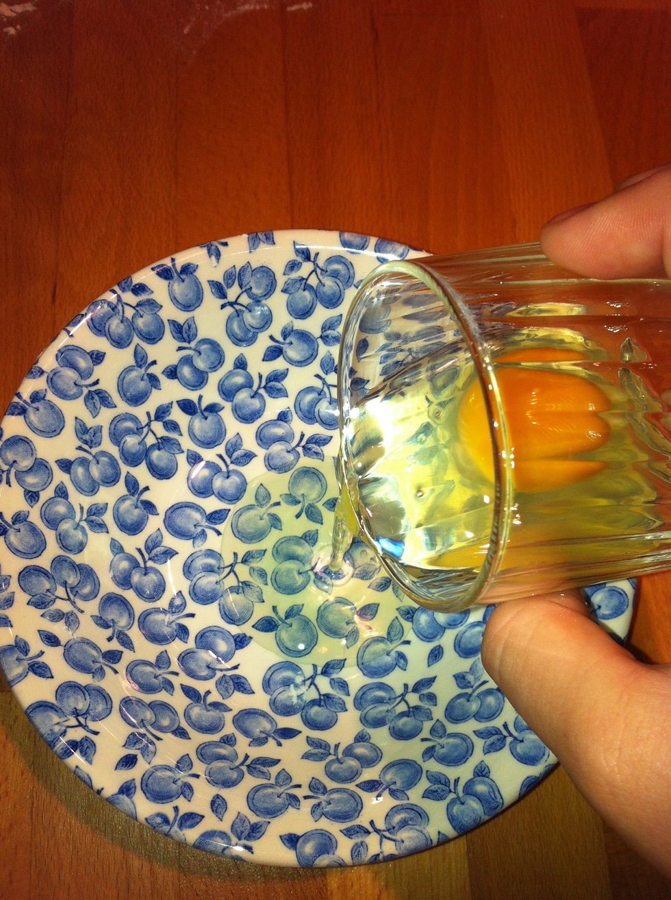 Came the egg into the bowl.