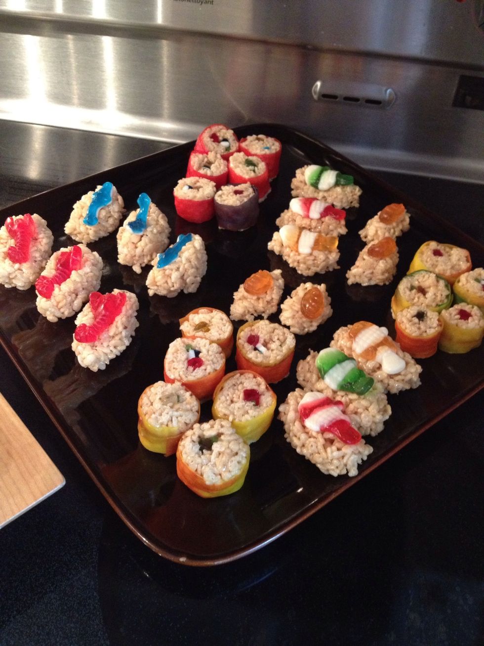 Candy Sushi: These adorable sushi look-alikes are a kid-friendly activity that are delicious and budget friendly.  http://bit.ly/2bZPggo