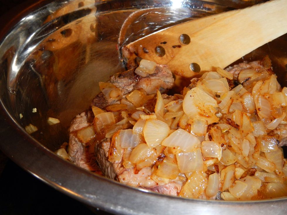 Caramelized onions, garlic and browned ribs