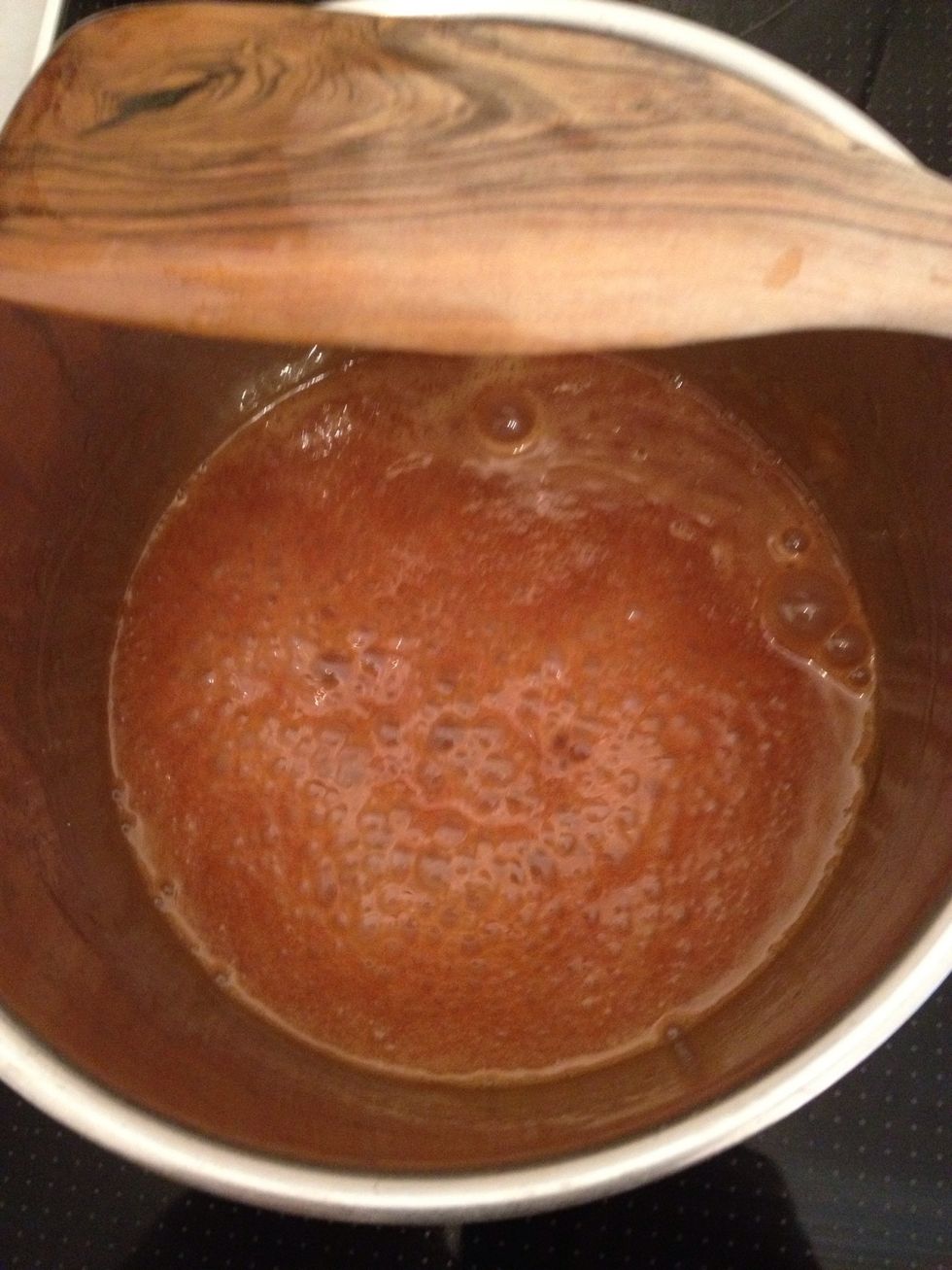 Caramelized sugar and cream without lumps