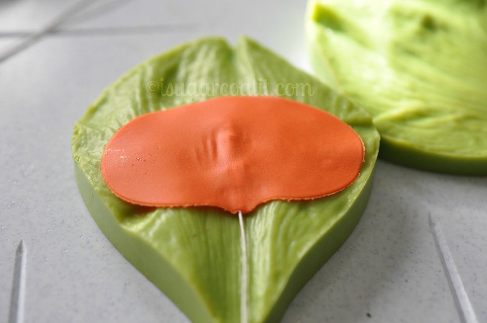Carefully transfer the wired petal to the veiner.