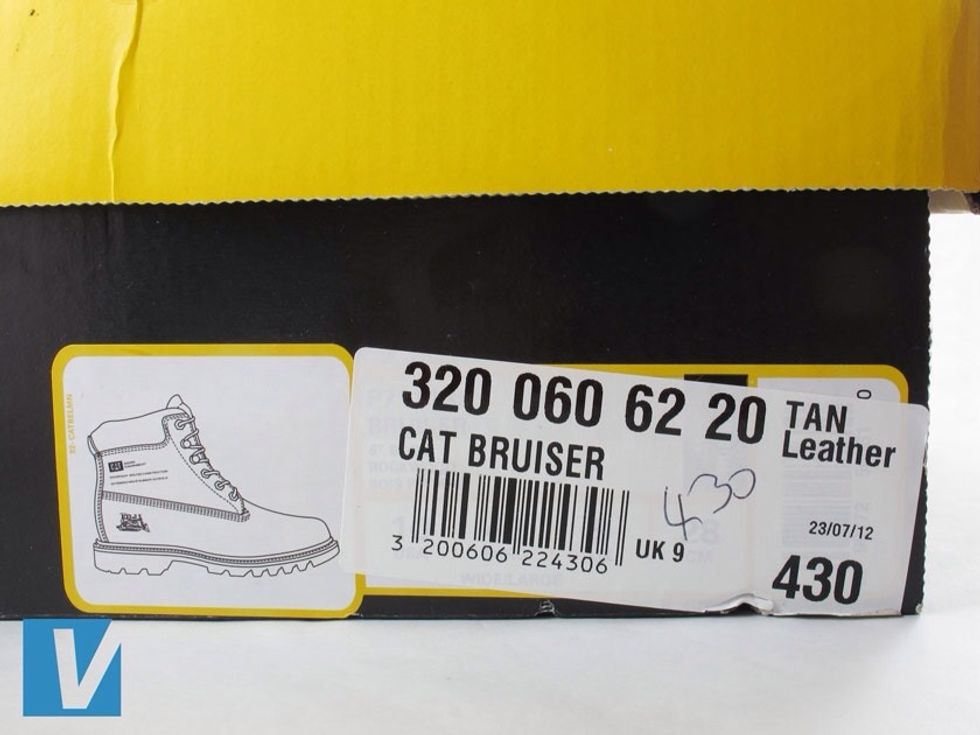 Caterpillar retail boxes feature a white label on one end detailing size, style and color. Check that these details match the details of the actual boot