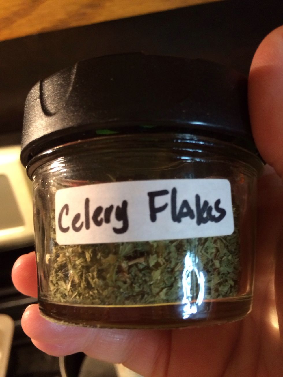 Celery flakes