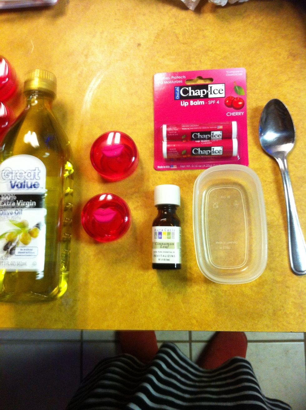 Chapstick not cuttin it? Maybe we need to get rid of that dead skin on those lips. Apply to dry lips circular motion, rinse off,wipe off with towel, and apply fave Chapstick to new soft lips.